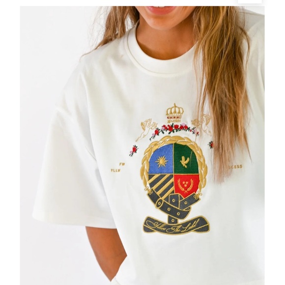 NWT Yellow the label Herald Crest Tee Large. - Picture 4 of 6